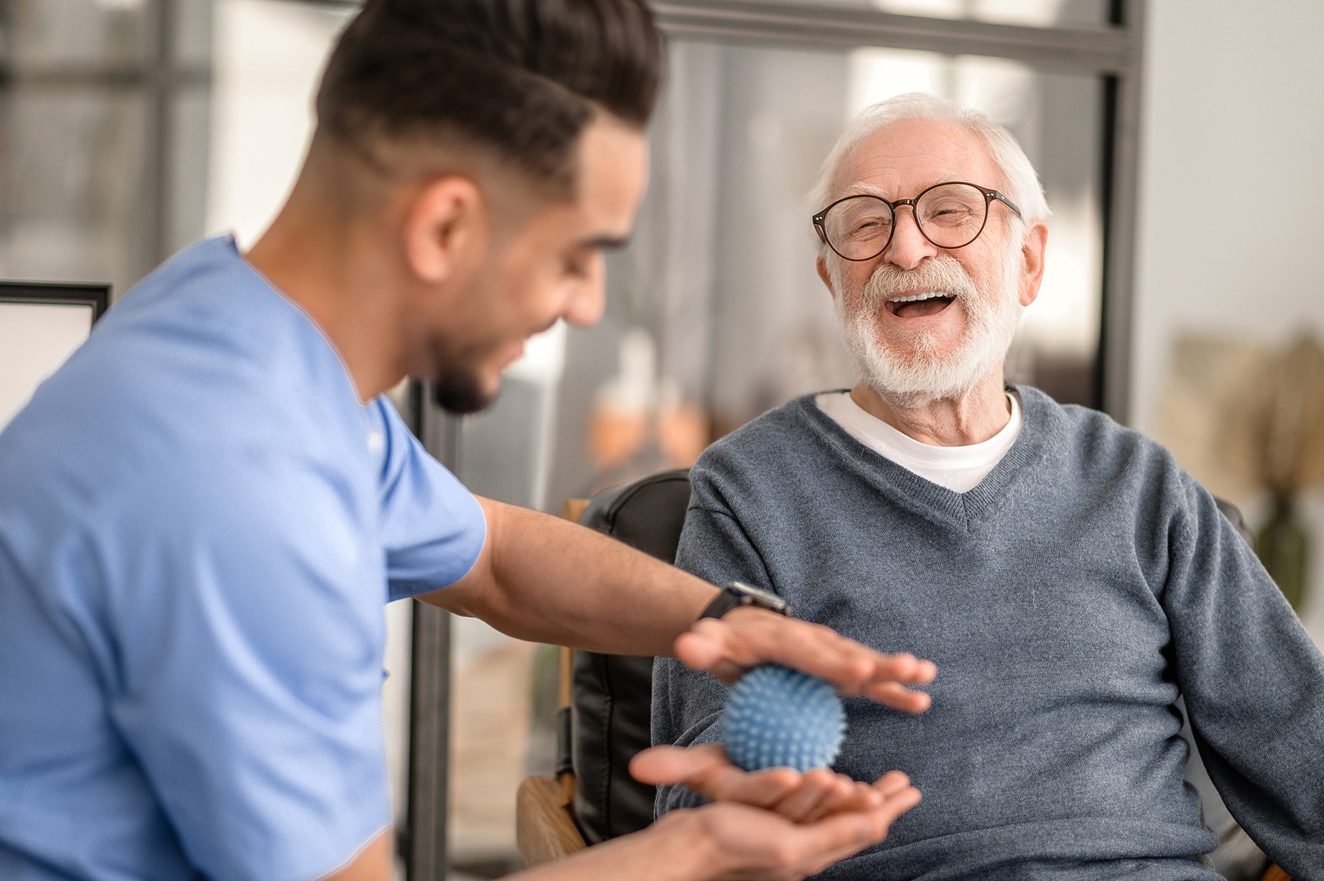 senior-gentleman-physiotherapy-hand